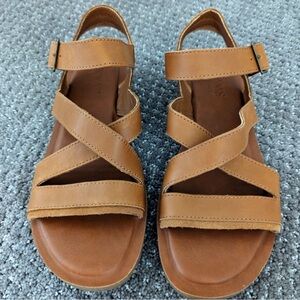 Barely worn. Super comfy.